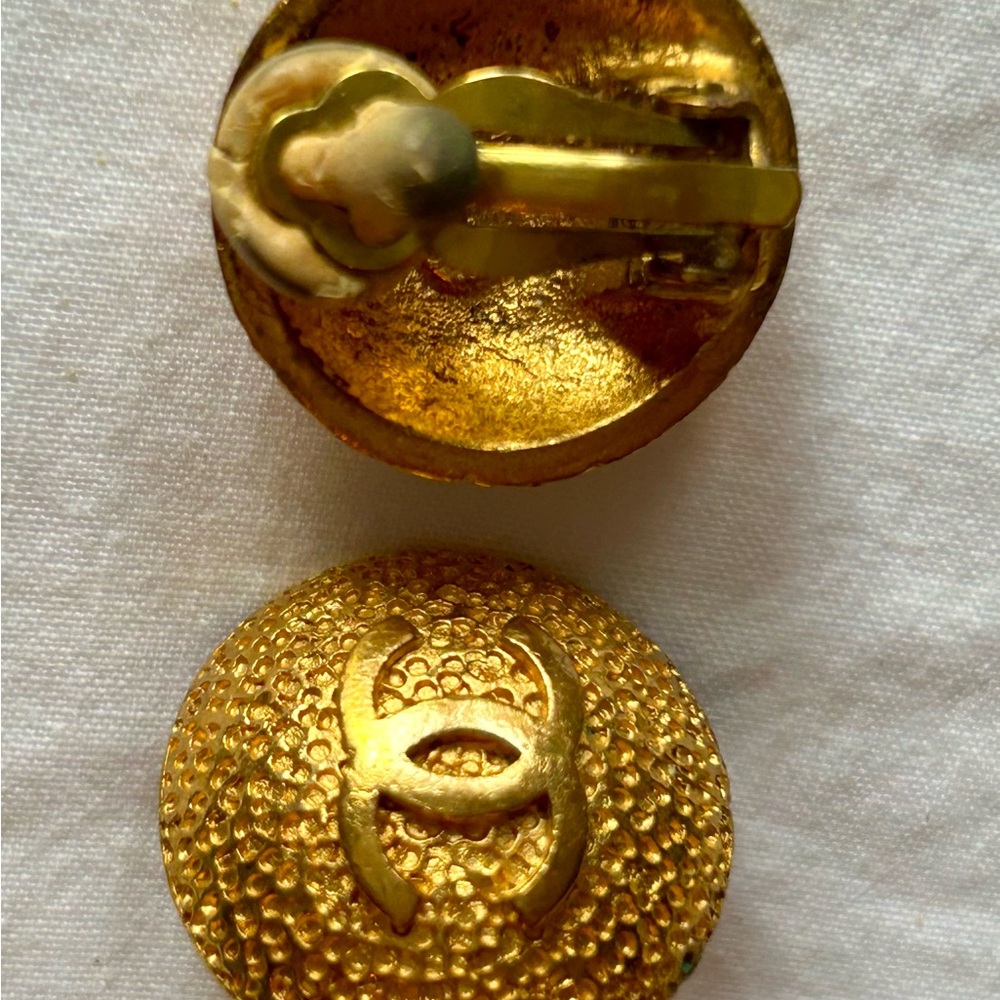 CHANEL Gold Textured Classic Clip On Earrings - Picture 8 of 9